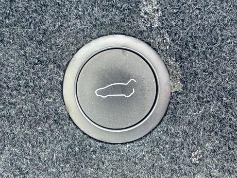 Used 2022 Tesla Model S AWD/4WD image 19