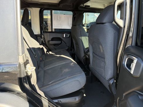 Used 2024 Jeep Wrangler Unlimited AWD/4WD image 18