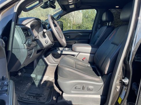 Used 2024 Nissan Titan PRO-4X w/ Pro-4x Convenience Package image 11