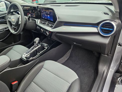 Used 2026 Chevrolet Trax LT image 34