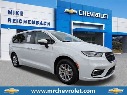 Used 2023 Chrysler Pacifica Touring-L