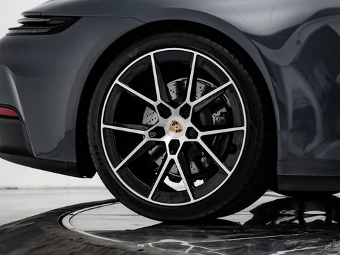 Used 2025 Porsche 911 Carrera T RWD image 90
