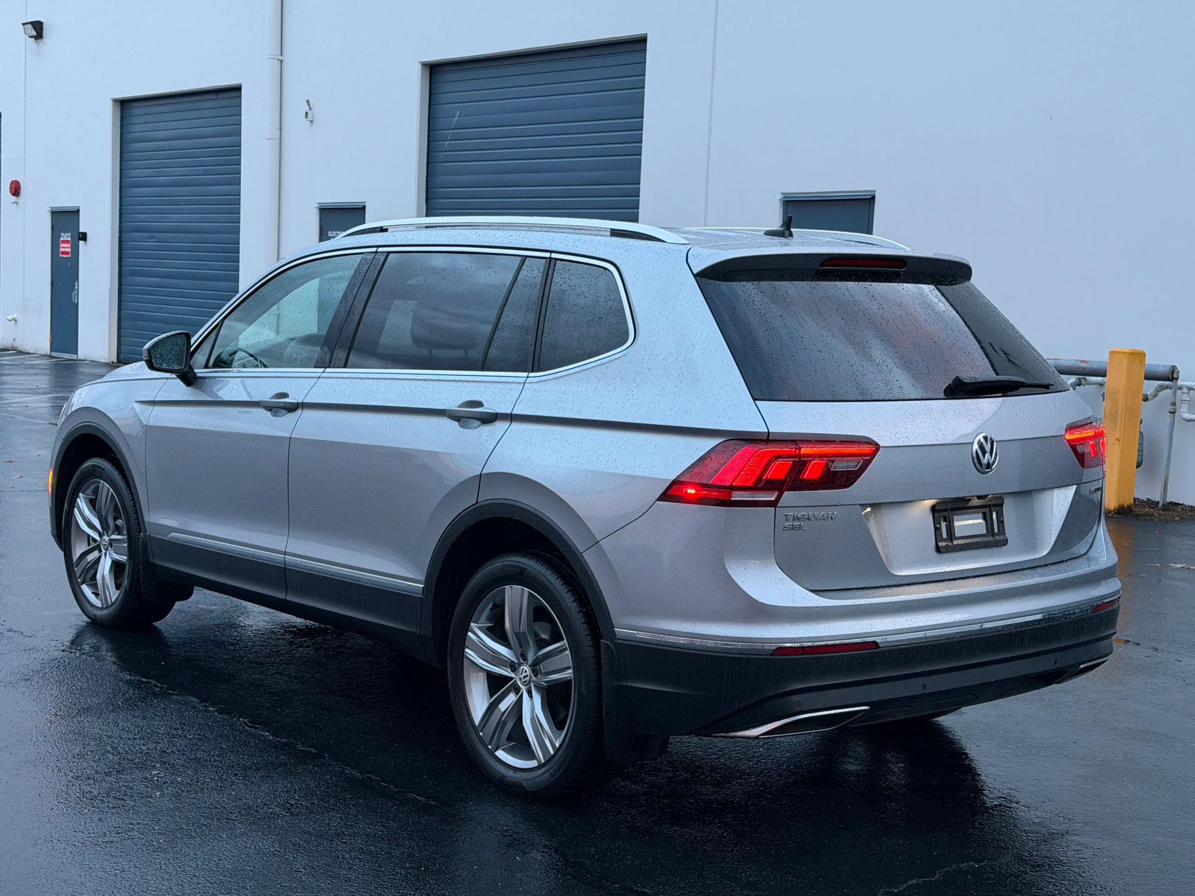 Used 2021 Volkswagen Tiguan SEL AWD/4WD image 3