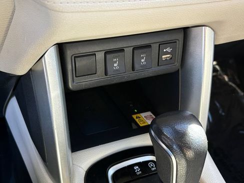 Used 2022 Toyota Corolla Cross XLE w/ Convenience Package FWD image 22
