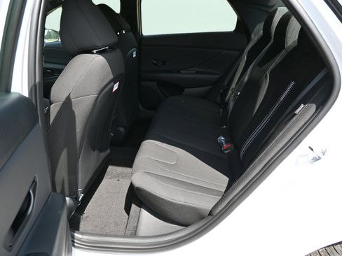 New 2025 Hyundai Elantra Sport image 11