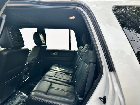 Used 2016 Lincoln Navigator Reserve image 10