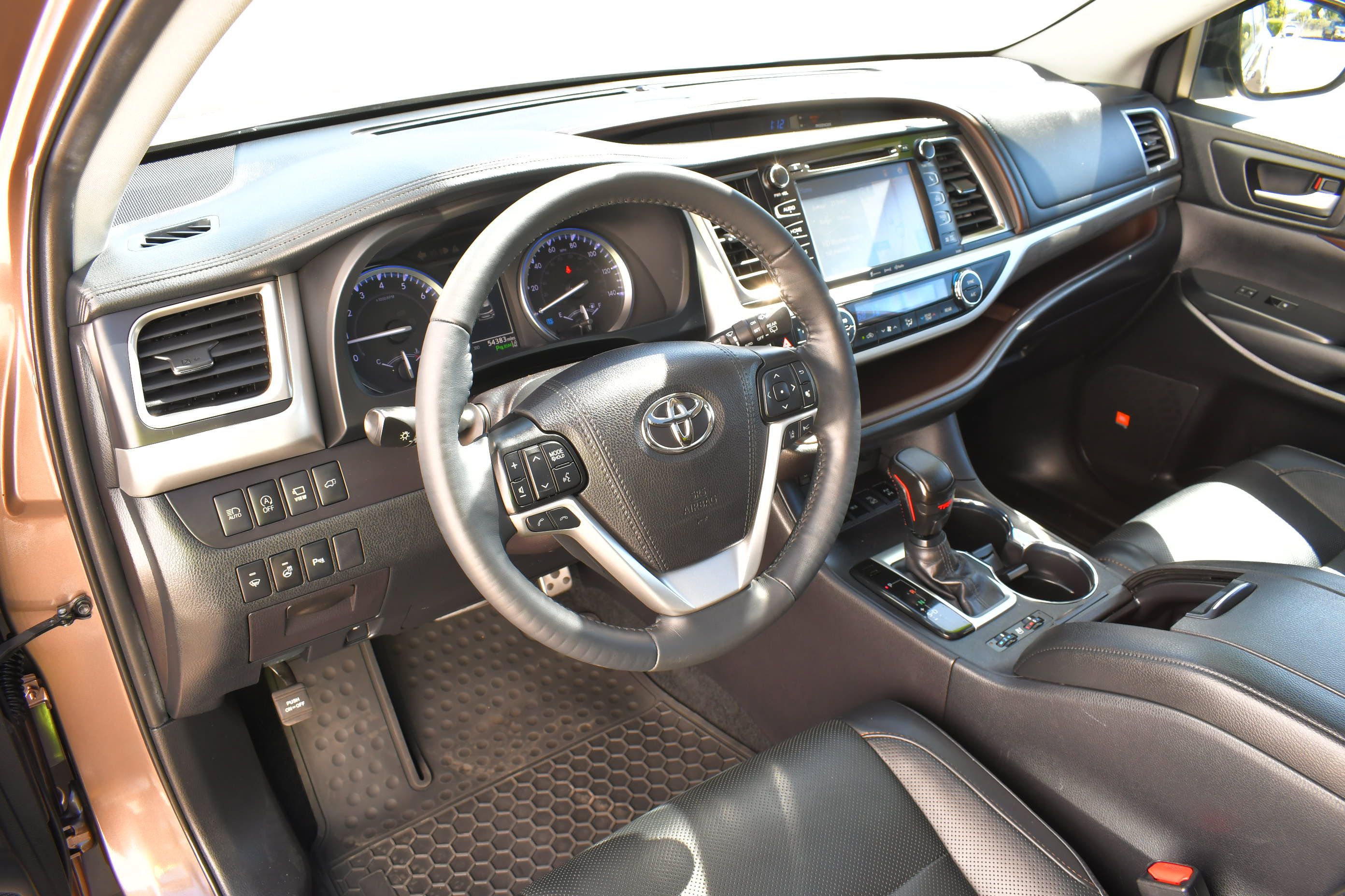 Used 2019 Toyota Highlander Limited Platinum AWD/4WD image 16