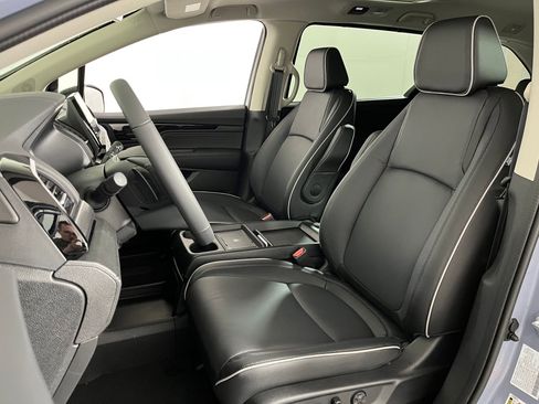 New 2026 Honda Odyssey Touring image 4