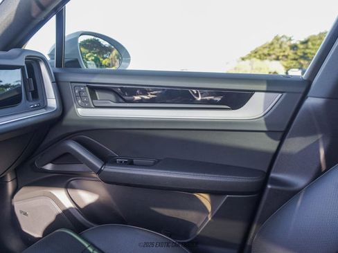 Used 2024 Porsche Cayenne S image 27