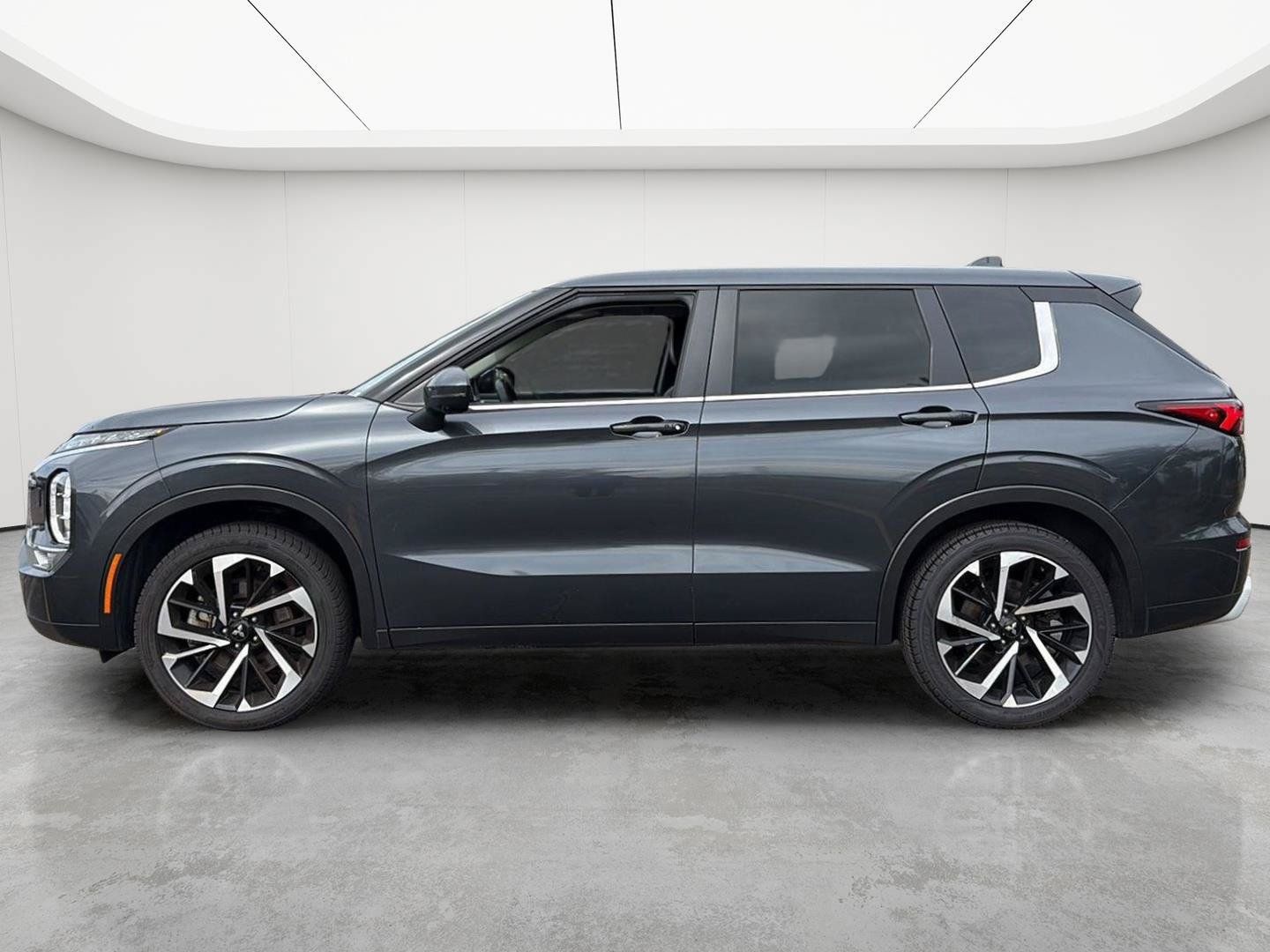 Used 2024 Mitsubishi Outlander SE AWD/4WD image 8