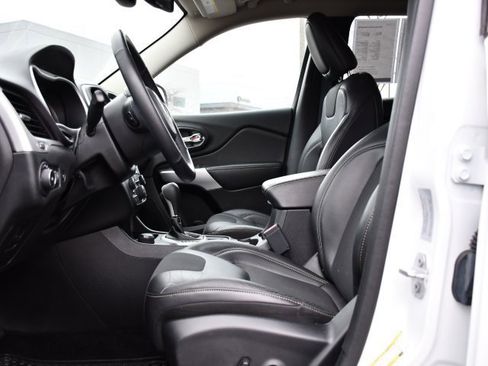 Used 2018 Jeep Cherokee Latitude Plus w/ Comfort/Convenience Group image 13