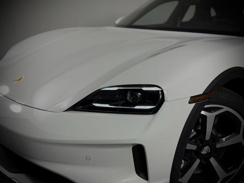 New 2025 Porsche Taycan 4S image 12