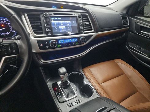 Used 2019 Toyota Highlander Limited FWD image 12
