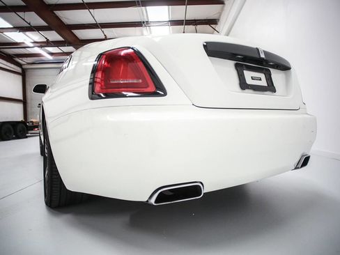 Used 2017 Rolls-Royce Wraith image 14