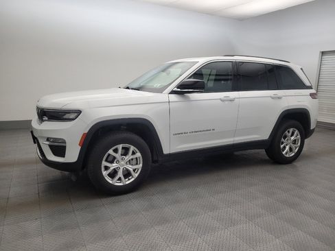Used 2023 Jeep Grand Cherokee Limited image 2