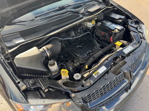 Used 2016 Dodge Grand Caravan R/T FWD image 25