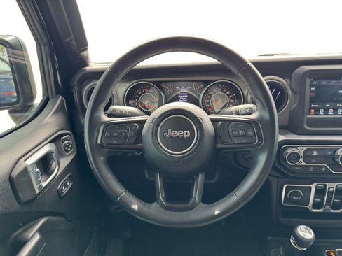 Used 2022 Jeep Gladiator Overland AWD/4WD image 18