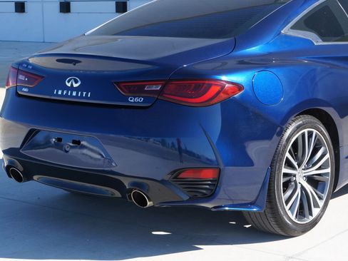 Used 2019 INFINITI Q60 3.0t Luxe w/ Essential Package image 18