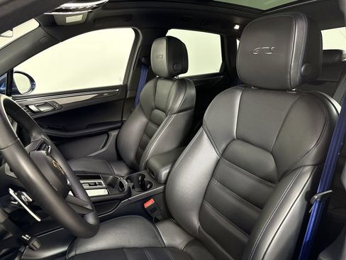 Certified 2025 Porsche Macan GTS AWD/4WD image 5