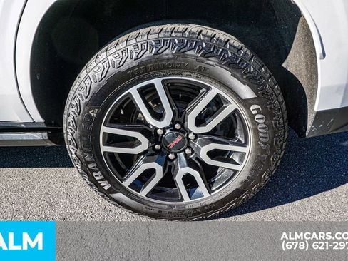 Used 2023 GMC Yukon AT4 w/ AT4 Premium Package image 18
