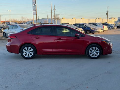 Used 2021 Toyota Corolla LE image 4