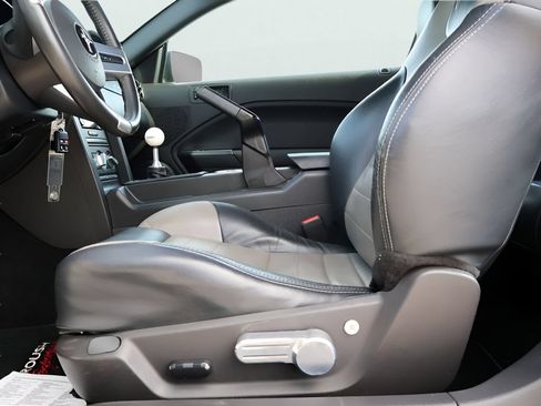 Used 2005 Ford Mustang GT RWD image 49
