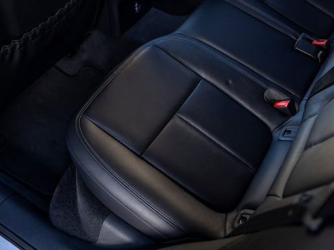 Certified 2025 Porsche Macan image 31