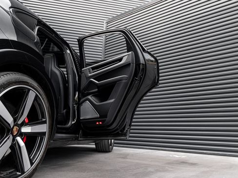 Certified 2025 Porsche Cayenne S AWD/4WD image 34