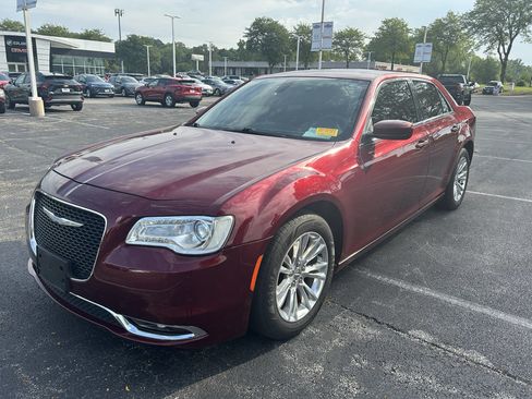 Used 2018 Chrysler 300 Touring L RWD image 1