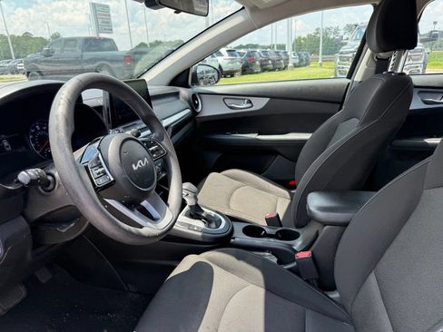 Used 2023 Kia Forte LXS FWD image 4