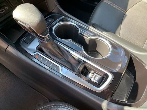 Used 2024 Chevrolet Equinox Premier image 30