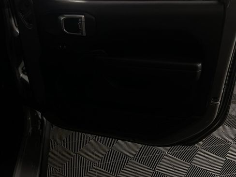 Used 2023 Jeep Wrangler Unlimited image 17