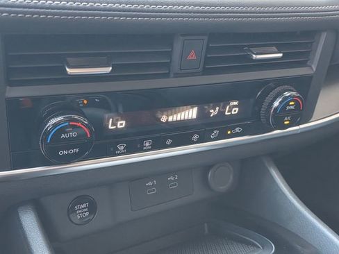 Used 2024 Nissan Rogue SV image 20