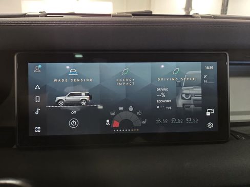 Used 2022 Land Rover Defender 110 X-Dynamic SE AWD/4WD image 28