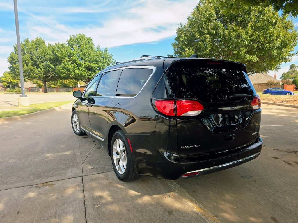 Used 2020 Chrysler Pacifica Limited FWD image 12