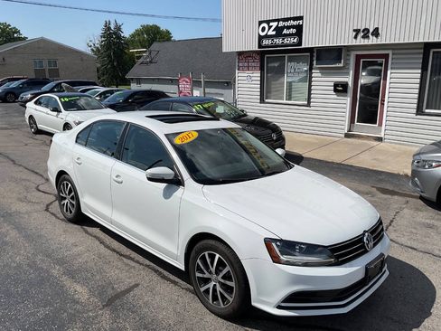 Used 2017 Volkswagen Jetta SE FWD image 3