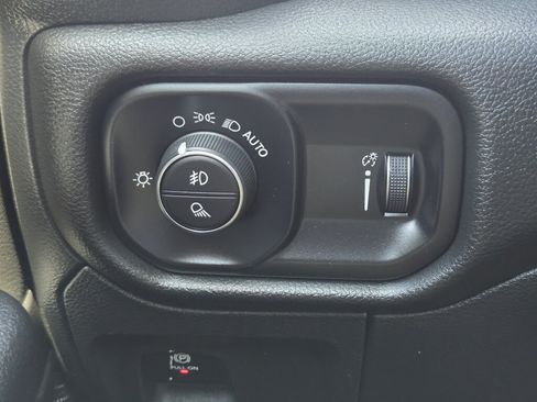 Used 2024 RAM 1500 Big Horn AWD/4WD image 17