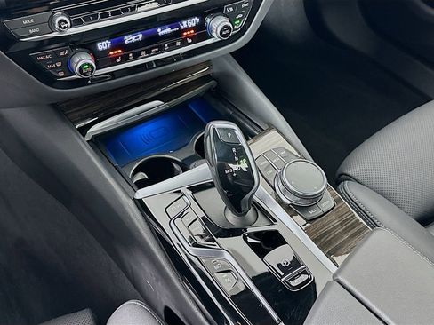 Used 2023 BMW 530e w/ Convenience Package image 17