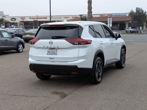 Certified 2025 Nissan Rogue SV image 8