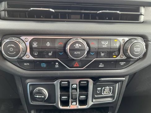 Certified 2025 Jeep Wrangler Unlimited Sahara AWD/4WD image 24