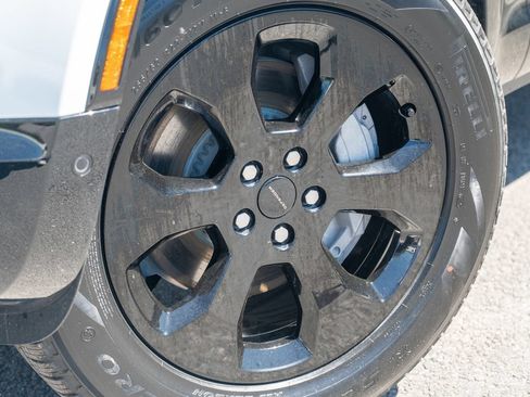 New 2026 Land Rover Defender 110 X-Dynamic SE AWD/4WD image 9
