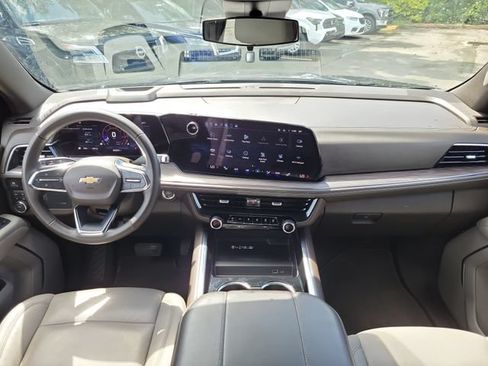 Used 2025 Chevrolet Suburban LT AWD/4WD image 16