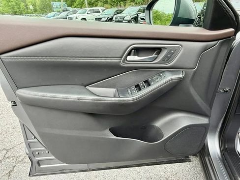 Used 2021 Nissan Rogue SL AWD/4WD image 12