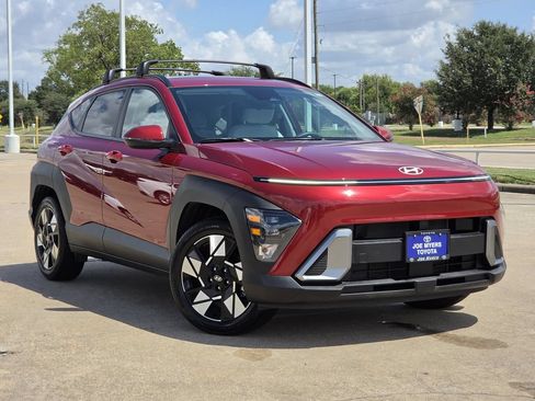 Used 2025 Hyundai Kona SEL FWD image 2