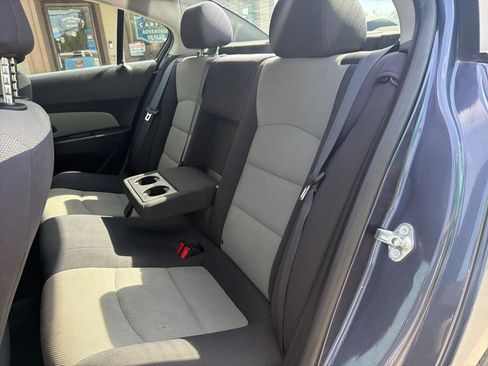 Used 2014 Chevrolet Cruze LS FWD image 11