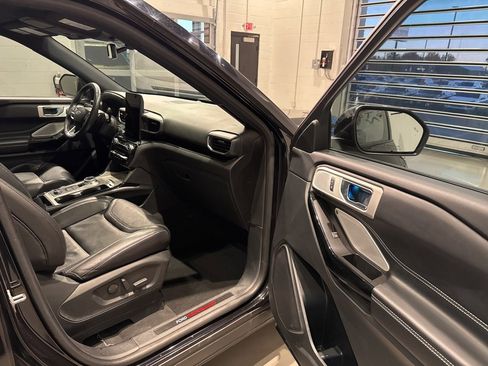 Used 2022 Ford Explorer ST w/ ST Street Pack image 39