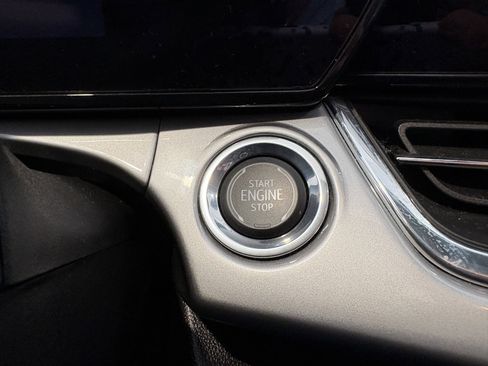 Used 2025 Chevrolet Trax LT w/ Sunroof Package image 14