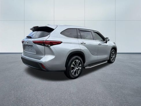 Used 2020 Toyota Highlander XLE FWD image 5