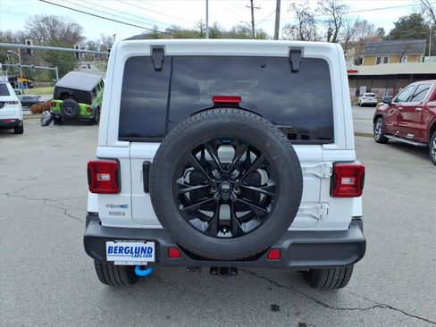 Used 2022 Jeep Wrangler Unlimited Sahara w/ Safety Group image 5