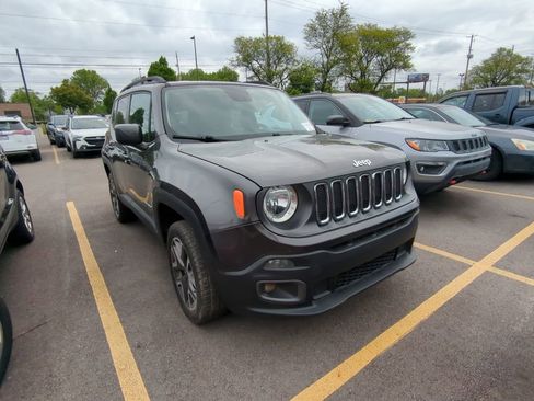 Used 2017 Jeep Renegade Latitude w/ Cold Weather Group AWD/4WD image 3